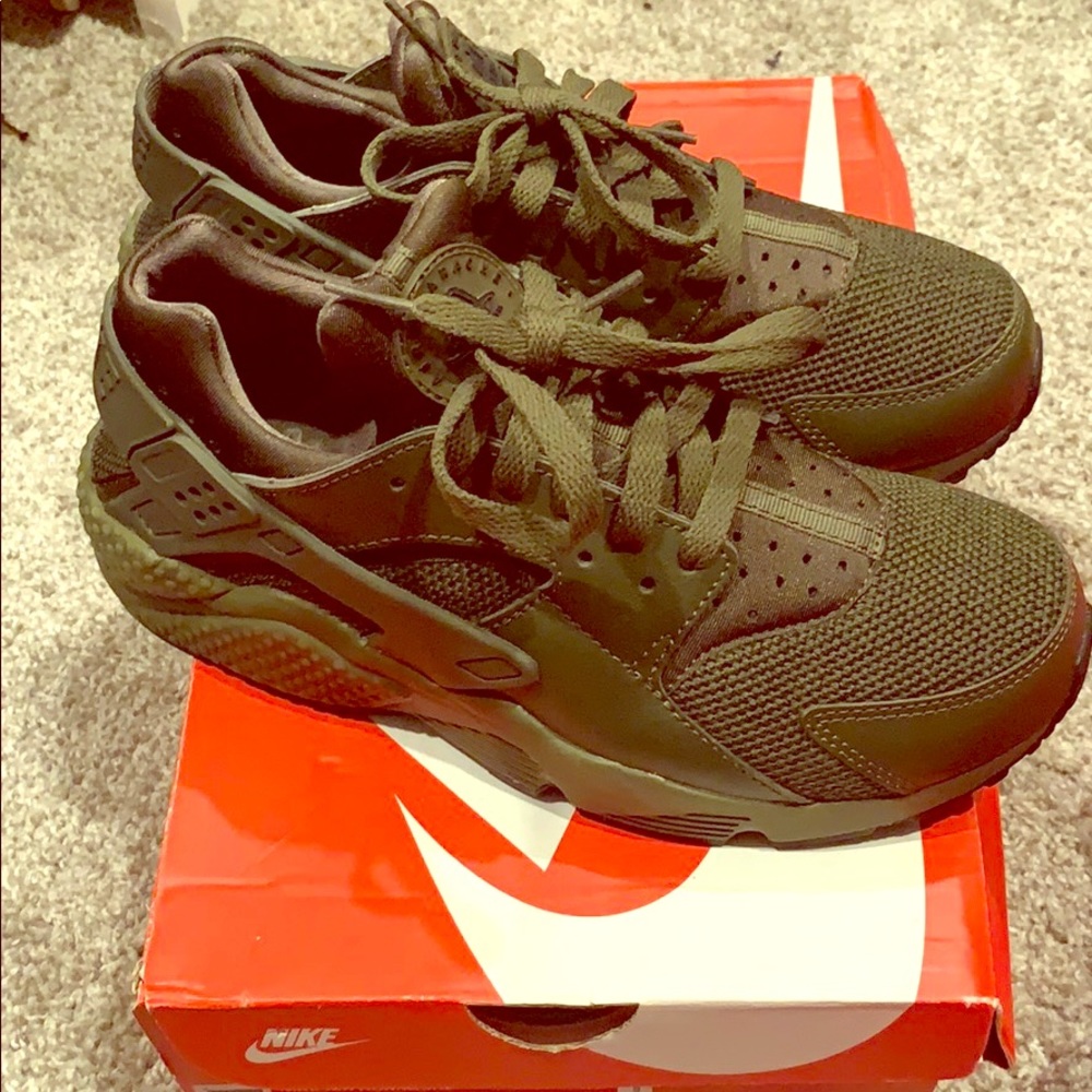 Nike Air Huarache army green in great condition